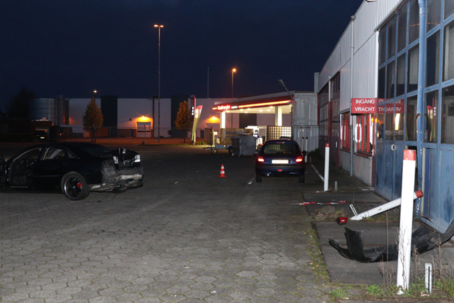Automobilist ramt pand aan de Laageindse Stoep Waalwijk