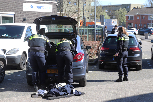 Politieachtervolging eindigt aan het Bloemenoordplein Waalwijk