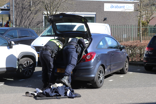 Politieachtervolging eindigt aan het Bloemenoordplein Waalwijk