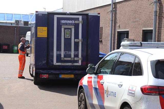 Geldwagen strandt met pech bij winkelcentrum De Els Waalwijk