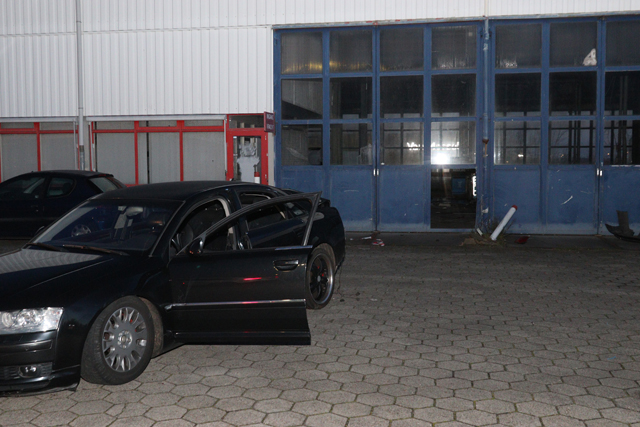 Automobilist ramt pand aan de Laageindse Stoep Waalwijk