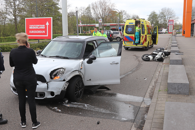 Motorrijder komt in botsing met auto aan de Prof. Kamerlingh Onnesweg Waalwijk