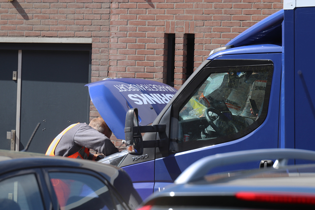 Geldwagen strandt met pech bij winkelcentrum De Els Waalwijk