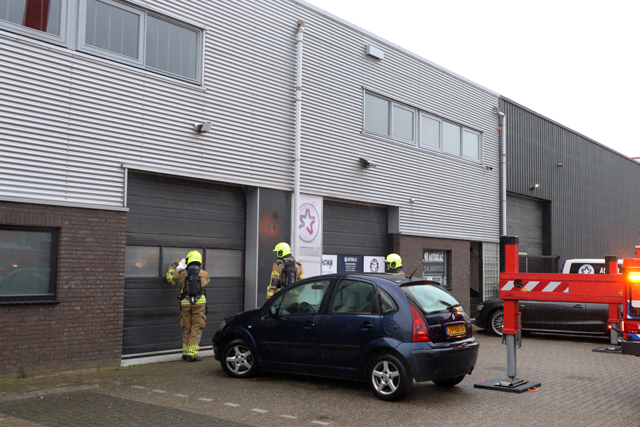 Brandweer rukt met spoed uit voor brandmelding bij bedrijf aan de Spuiweg Waalwijk