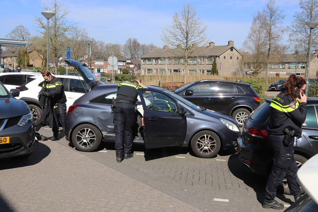 Politieachtervolging eindigt aan het Bloemenoordplein Waalwijk