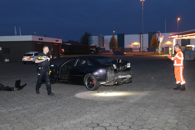 Automobilist ramt pand aan de Laageindse Stoep Waalwijk