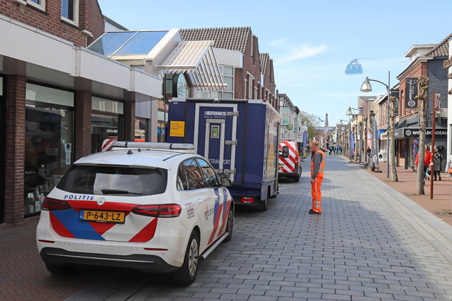 Geldwagen strandt met pech bij winkelcentrum De Els Waalwijk