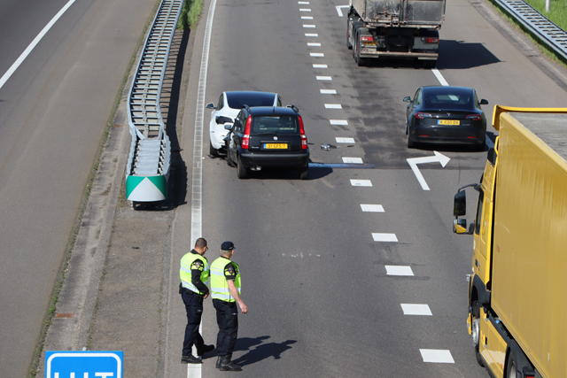 Bestuurder raakt gewond bij aanrijding op de A59 (Maasroute) Waalwijk