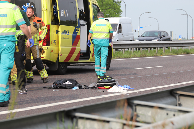 Voetganger aangereden op snelweg A59 Waalwijk