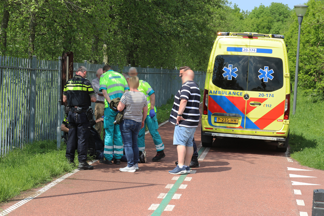 Man valt van scooter aan De Gaard Waalwijk