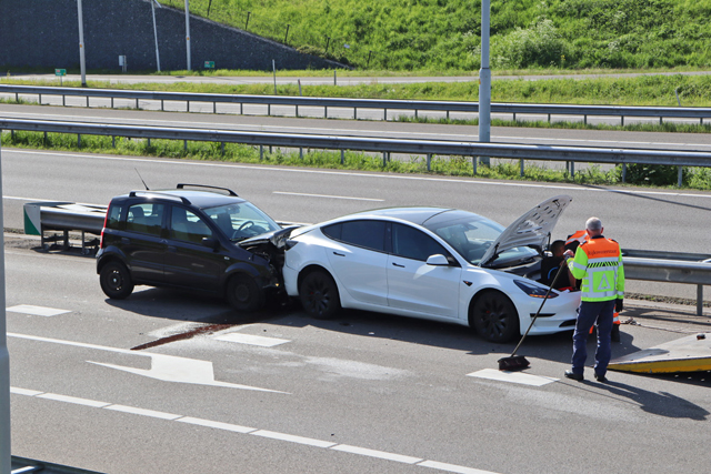Bestuurder raakt gewond bij aanrijding op de A59 (Maasroute) Waalwijk