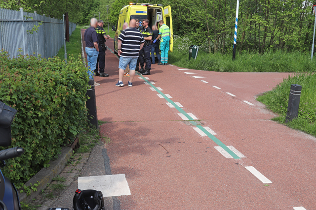 Man valt van scooter aan De Gaard Waalwijk