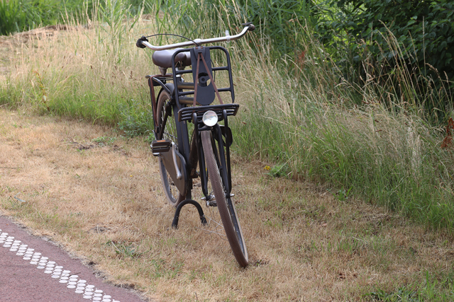 Scooterrijder en fietser komen ten val op het Halve Zolenpad Waalwijk