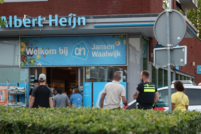 Agressieve klant in winkel van Albert Heijn aan het Bloemenoordplein Waalwijk