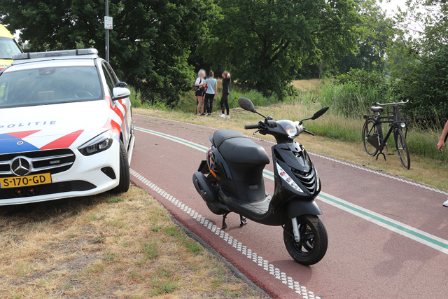 Scooterrijder en fietser komen ten val op het Halve Zolenpad Waalwijk