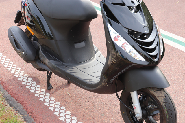 Scooterrijder en fietser komen ten val op het Halve Zolenpad Waalwijk