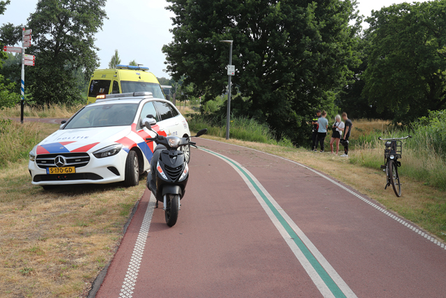 Scooterrijder en fietser komen ten val op het Halve Zolenpad Waalwijk