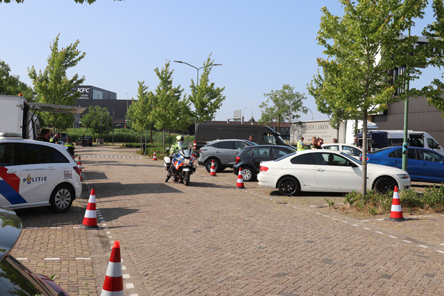 Grote controle politie en Belastingdienst bij parkeerplaats Piet Klerkx Waalwijk