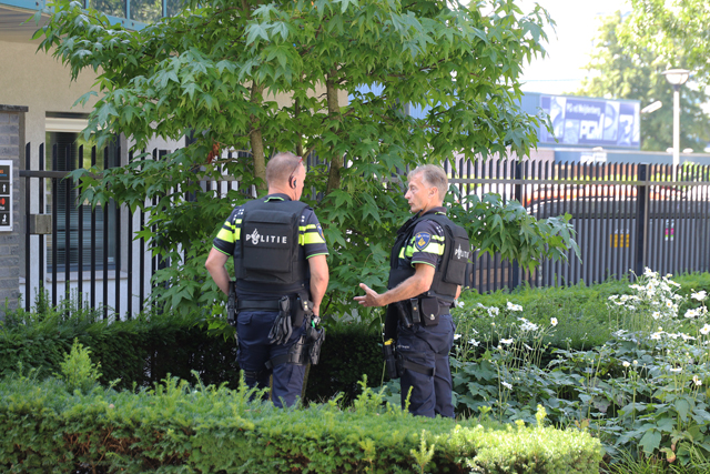 Politiehelikopter cirkelt rondjes boven de Industrieweg Waalwijk