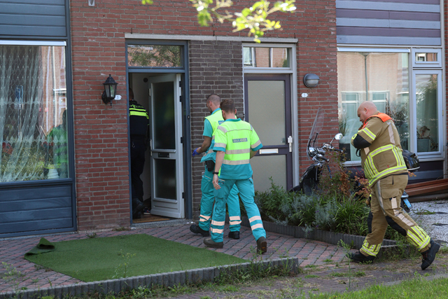Kindje zit bekneld tussen verwarmingsbuizen aan de Aubertstraat Waalwijk