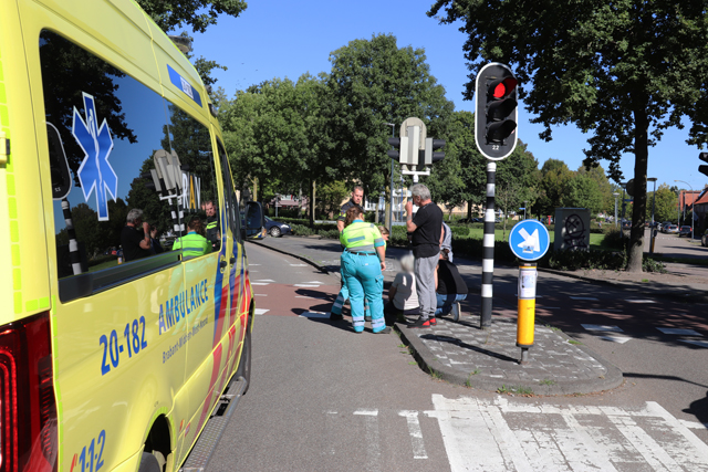 Vrouw raakt gewond bij botsing met auto aan de Akkerlaan Waalwijk