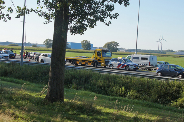 Meerdere auto’s botsen op elkaar op de A59 (Maasroute) Waalwijk