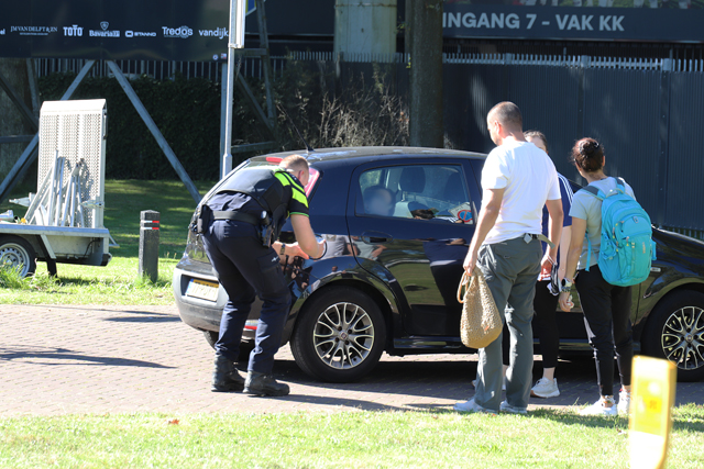 Vrouw raakt gewond bij botsing met auto aan de Akkerlaan Waalwijk