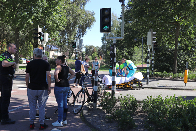 Vrouw raakt gewond bij botsing met auto aan de Akkerlaan Waalwijk