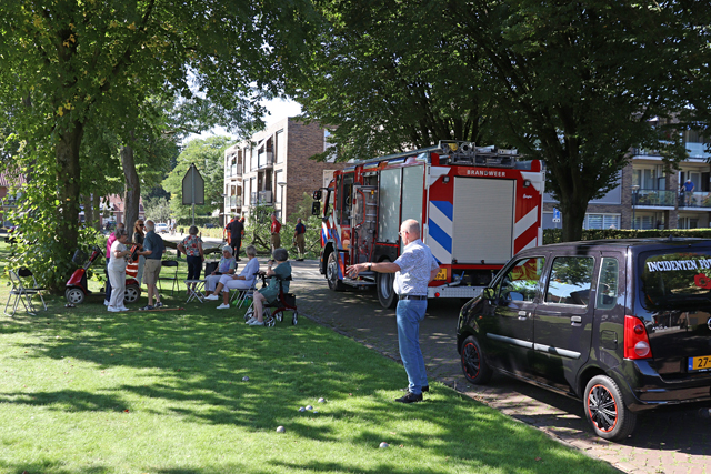 Kinderen en ouderen ontsnappen ternauwernood aan grote tak aan de Molenstraat Waalwijk