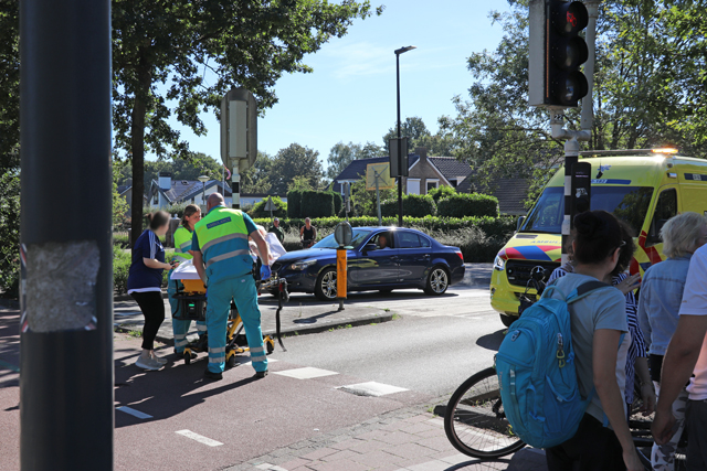 Vrouw raakt gewond bij botsing met auto aan de Akkerlaan Waalwijk