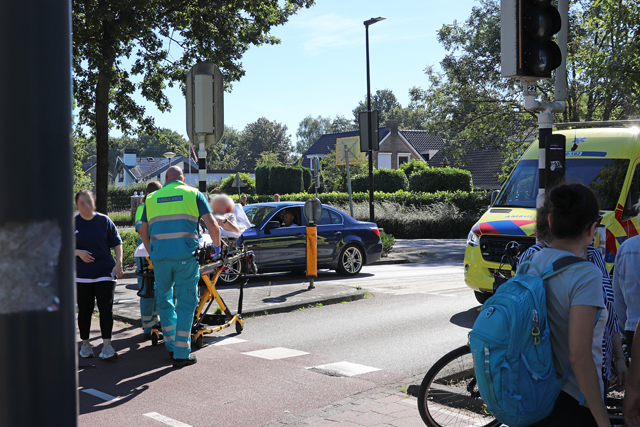 Vrouw raakt gewond bij botsing met auto aan de Akkerlaan Waalwijk