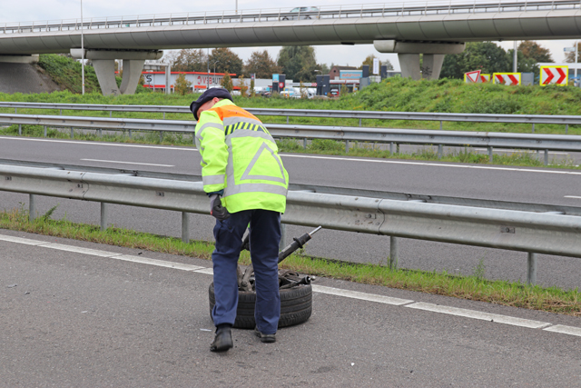 Veel schade door ongeval op de A59 (Maasroute) Waalwijk