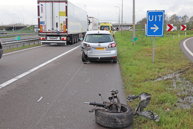 Veel schade door ongeval op de A59 (Maasroute) Waalwijk