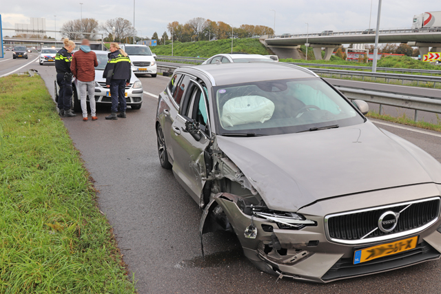 Veel schade door ongeval op de A59 (Maasroute) Waalwijk