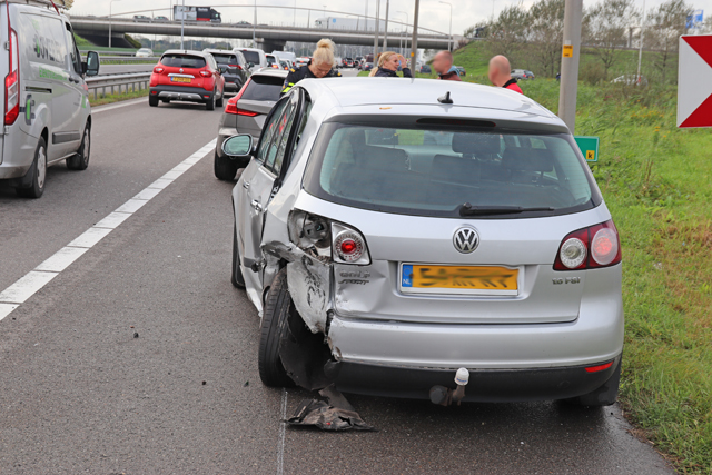 Veel schade door ongeval op de A59 (Maasroute) Waalwijk