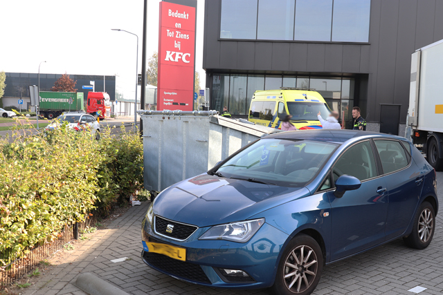 Scooterrijder raakt gewond bij botsing met auto aan de Prof. Asserweg Waalwijk