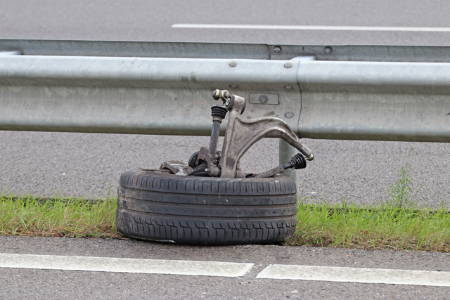 Veel schade door ongeval op de A59 (Maasroute) Waalwijk