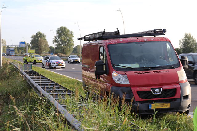 Kop-staart botsing op de Midden-Brabantweg Waalwijk