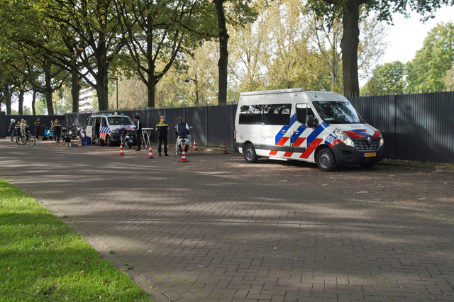 Bromfiets- en scootercontrole aan de Olympiaweg Waalwijk