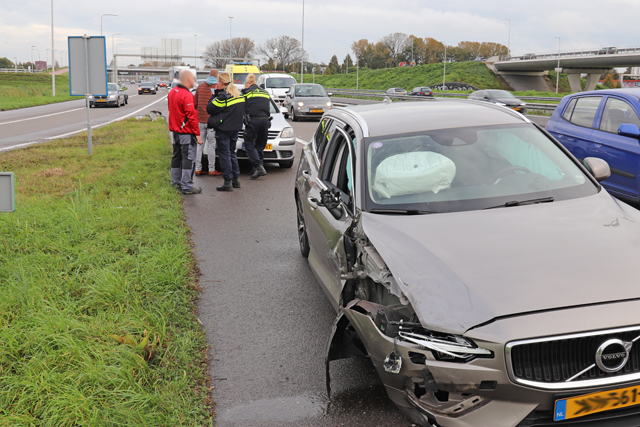 Veel schade door ongeval op de A59 (Maasroute) Waalwijk