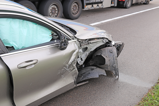 Veel schade door ongeval op de A59 (Maasroute) Waalwijk