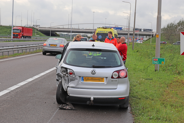 Veel schade door ongeval op de A59 (Maasroute) Waalwijk
