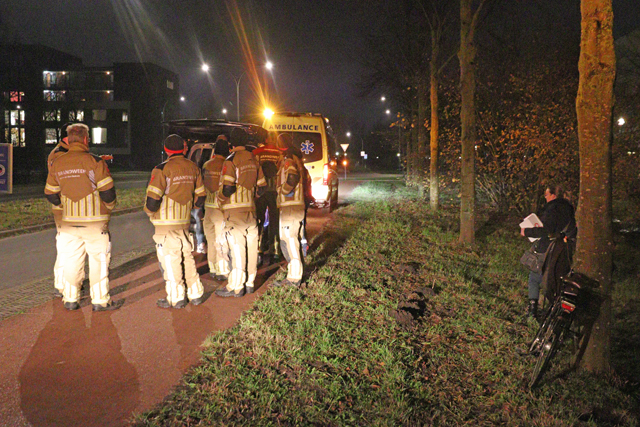 Omstander redt kind dat vast zit tussen spaken van fiets aan de Noorder-Allee Waalwijk