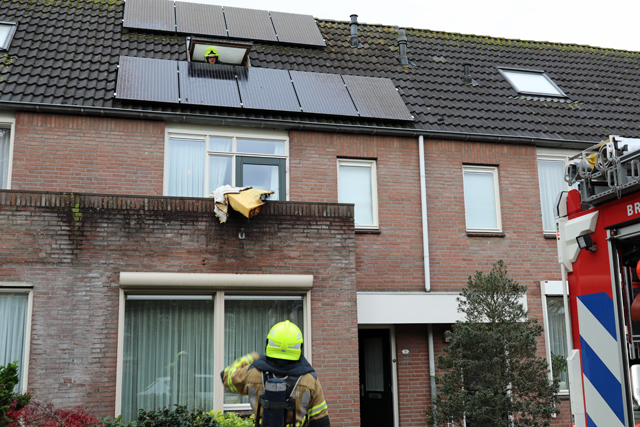Vrouw raakt gewond bij woningbrand aan de Amstel Waalwijk