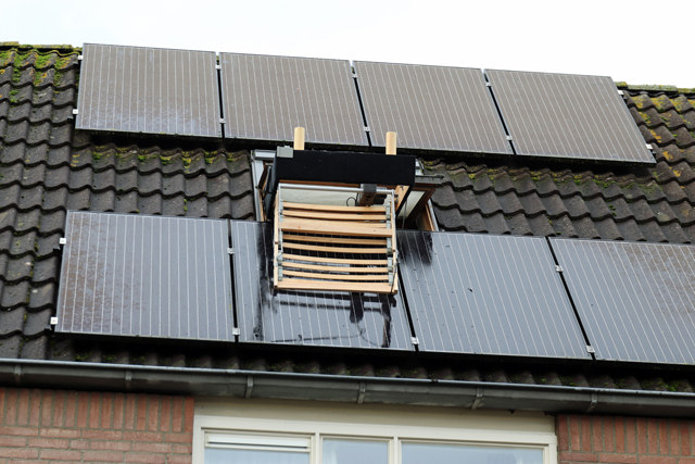 Vrouw raakt gewond bij woningbrand aan de Amstel Waalwijk