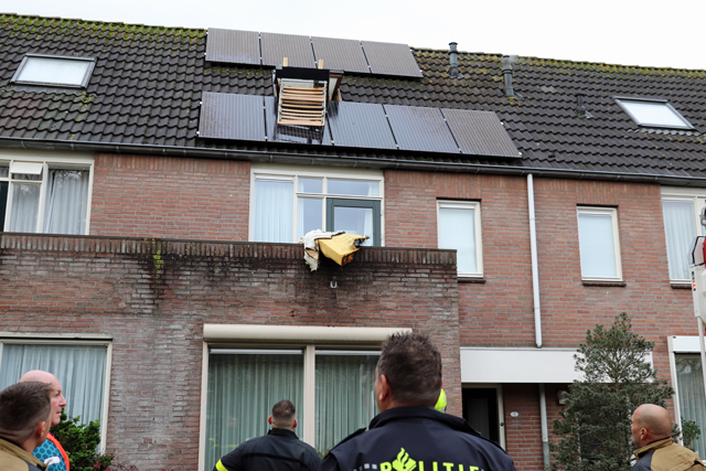 Vrouw raakt gewond bij woningbrand aan de Amstel Waalwijk