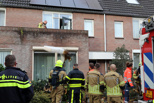 Vrouw raakt gewond bij woningbrand aan de Amstel Waalwijk