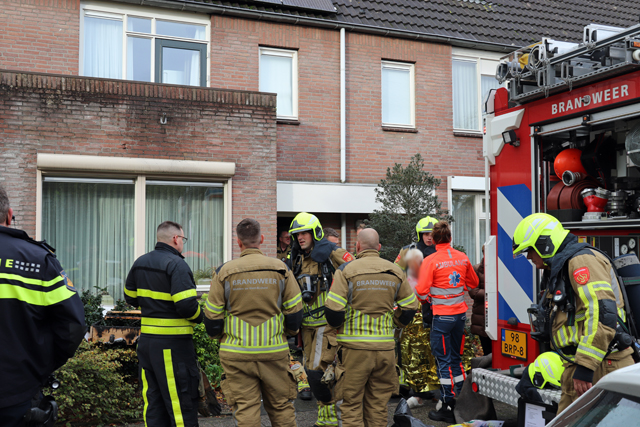 Vrouw raakt gewond bij woningbrand aan de Amstel Waalwijk