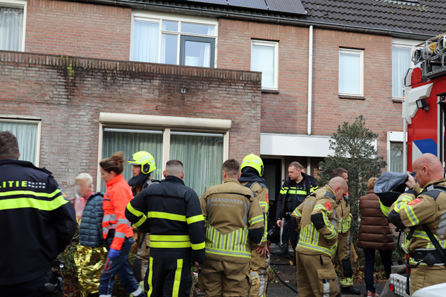 Vrouw raakt gewond bij woningbrand aan de Amstel Waalwijk