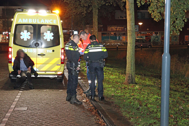 Omstander redt man uit het ijskoude water aan de Klaproosstraat Waalwijk